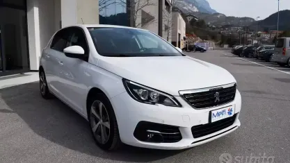 Usata Peugeot 308 Allure GT-Line 131 CV (96 kW) 2020 Bianco Berlina