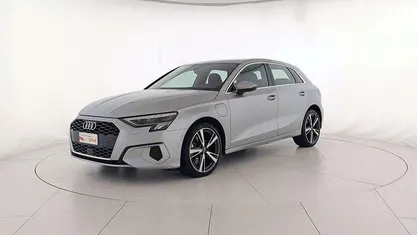 Argento fioretto metallizzato Usata 2021 Audi A3 Advanced Tre volumi | 26.900 € (Buon prezzo)