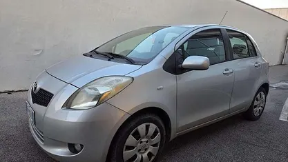 Argento metallizzato Usata 2007 Toyota Yaris Sol Tre volumi | 3970 € (Buon prezzo)