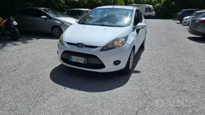 Usata Ford Fiesta Titanium 68 CV (50 kW) 2010 Bianco Berlina