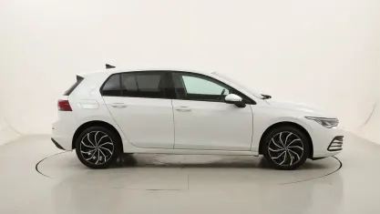 Usata VW Golf VIII Life 116 CV (85 kW) 2023 Biancobianco Berlina
