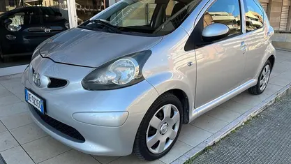 Begagnad Toyota Aygo 68 HK (50 kW) 2006 Grå Halvkombi