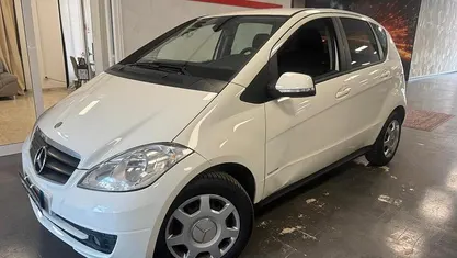 Usata Mercedes A180 Avantgarde 109 CV (80 kW) 2011 Bianco Berlina