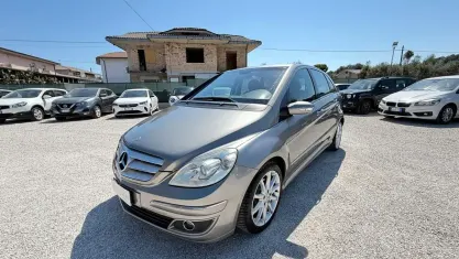 Usata Mercedes B200 140 CV (102 kW) 2006 Grigio Monovolume