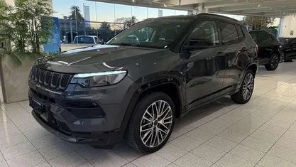 Bianco tetto nero Usata 2025 Jeep Compass Summit SUV | 26.990 € (Buon prezzo)