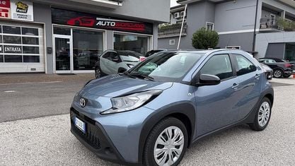 Usata Toyota Aygo X Active 72 CV (52 kW) 2025 Grigio SUV
