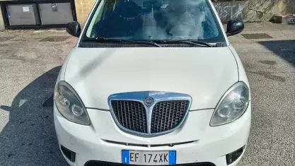 Usata Lancia Ypsilon 69 CV (50 kW) 2011 Bianco Utilitaria