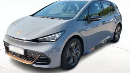 Usata Cupra Born 69 kW (95 CV) 2023 Grigio / pastello Utilitaria