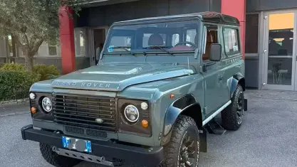 Usata Land Rover Defender 122 CV (89 kW) 2009 Verde Station wagon