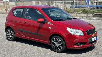 Usata Chevrolet Aveo 82 CV (60 kW) 2010 Marrone Berlina