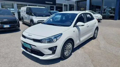 Usata Kia Rio Style 84 CV (61 kW) 2022 Bianco Utilitaria