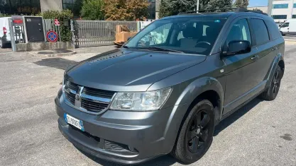 Usata Dodge Journey 140 CV (102 kW) 2010 Grigio SUV