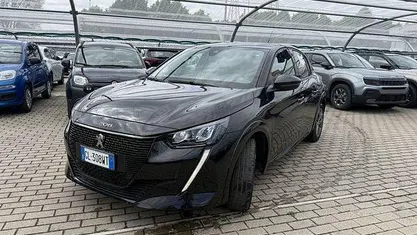 Usata Peugeot e-208 Allure 100 kW (136 CV) 2022 Nero Utilitaria