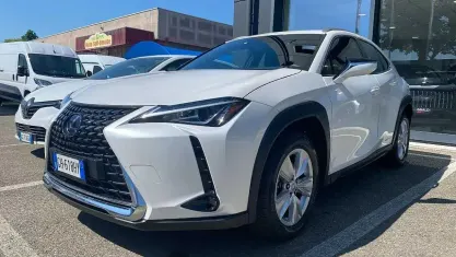 Usata Lexus UX 145 CV (106 kW) 2021 Bianco SUV