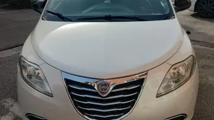 Usata Lancia Ypsilon Silver 69 CV (50 kW) 2011 Bianco Utilitaria