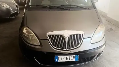 Usata Lancia Musa 90 CV (66 kW) 2007 Oro Monovolume