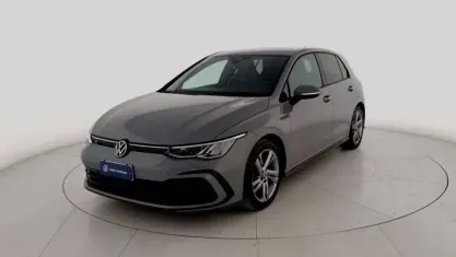 Usata VW Golf VIII R-line 150 CV (110 kW) 2023 Grigio metallizzato Berlina