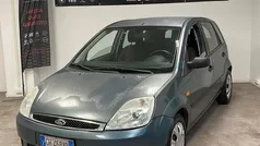 Usata 2004 Ford Fiesta Tre volumi | 1790 € (Buon prezzo)