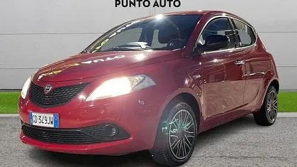 Usata Lancia Ypsilon Gold 69 CV (50 kW) 2020 Rosso Utilitaria