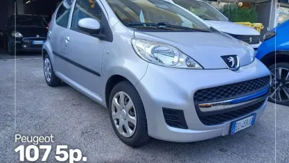 Usata Peugeot 107 Active 68 CV (50 kW) 2010 Argento Utilitaria
