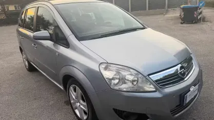 Usata Opel Zafira Enjoy 110 CV (80 kW) 2008 Grigio Monovolume