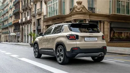 Beige Usata 2025 Jeep Avenger Summit SUV | 22.900 € (Buon prezzo)