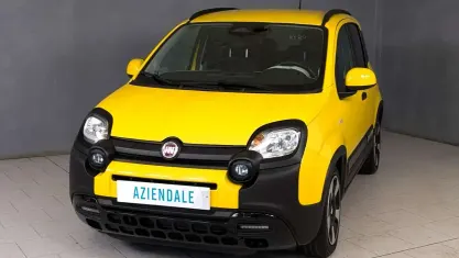 Usata Fiat Panda Cross Cross 69 CV (50 kW) 2024 Giallo Utilitaria