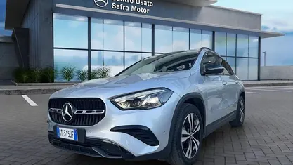 Usata Mercedes GLA200 Advanced Plus 150 CV (110 kW) 2024 Argento hightech ; SUV