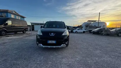 Usata Peugeot Partner Tepee Outdoor 109 CV (80 kW) 2010 Nero Monovolume