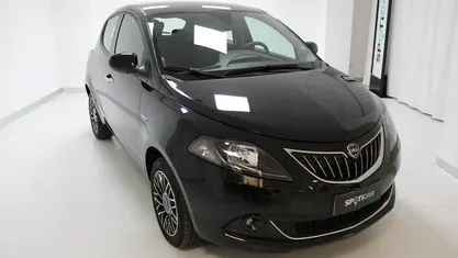 Usata Lancia Ypsilon Gold 69 CV (50 kW) 2024 Nero Utilitaria