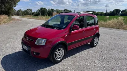 Usata Fiat Panda Climbing 60 CV (44 kW) 2010 Rosso Utilitaria