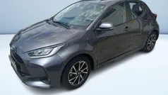 Grigio scuro metallizzato Usata 2021 Toyota Yaris Hybrid Trend Due volumi | 19.100 € (Buon prezzo)