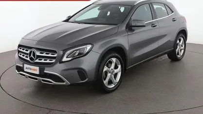 Usata Mercedes GLA200 136 CV (100 kW) 2019 Grigio SUV