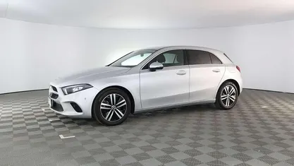 Usata Mercedes A180 Advanced 116 CV (85 kW) 2022 Argento / pastello Berlina