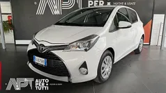 Bianco Usata 2015 Toyota Yaris Active Tre volumi | 8900 € (Buon prezzo)