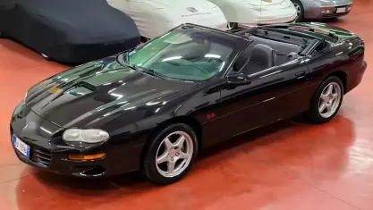 Usata Chevrolet Camaro 306 CV (225 kW) 1998 Nero Cabrio