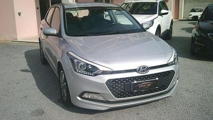 Usata Hyundai i20 Comfort 75 CV (55 kW) 2018 Argento Berlina
