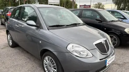 Usata Lancia Ypsilon 75 CV (55 kW) 2009 Grigio Utilitaria