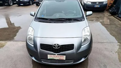 Argento Usata 2008 Toyota Yaris Sol Tre volumi | 4400 € (Buon prezzo)