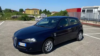 Usata Alfa Romeo 147 Exclusive 120 CV (88 kW) 2009 Bluazzurro Utilitaria