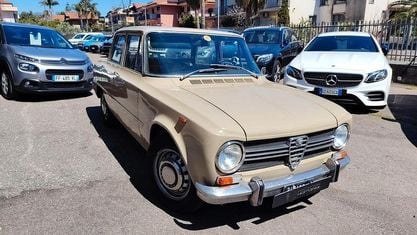 Begagnad Alfa Romeo Giulia Super 88 HK (64 kW) 1970 Beige Sedan