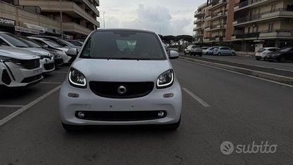 Begagnad Smart ForTwo Coupé Prime 90 HK (66 kW) 2018 Vit Sportkupé