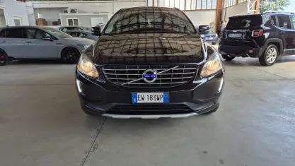 Usata Volvo XC60 R-Design Momentum 136 CV (100 kW) 2014 Nero SUV
