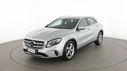 Usata Mercedes GLA180 122 CV (89 kW) 2019 Argento SUV