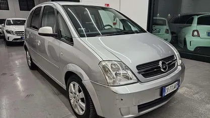 Argento Usata 2005 Opel Meriva Cosmo Monovolume | 1700 € (Buon prezzo)
