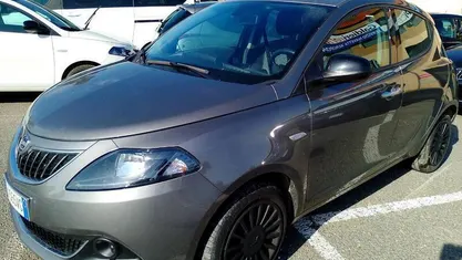 Grigio Usata 2023 Lancia Ypsilon Silver Due volumi | 12.900 € (Buon prezzo)