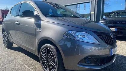Usata Lancia Ypsilon Silver 70 CV (51 kW) 2023 Grigio Utilitaria