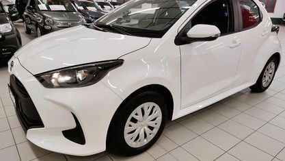 Gebraucht Toyota Yaris Hybrid Active 92 PS (67 kW) 2025 Weiß Kleinwagen