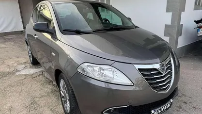 Grigio Usata 2011 Lancia Ypsilon S Due volumi | 4990 € (Ottimo prezzo)