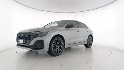 Usata Audi Q8 S-Line 286 CV (210 kW) 2024 F0 grigio satellite metallizza SUV